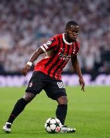 电竞平台-意天空：穆萨离场10分钟后回到替补席，和主帅孔塞桑拥抱并道歉