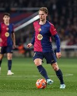 记者：德容和巴萨已经谈妥续约，目前的阻碍是球员的经纪人